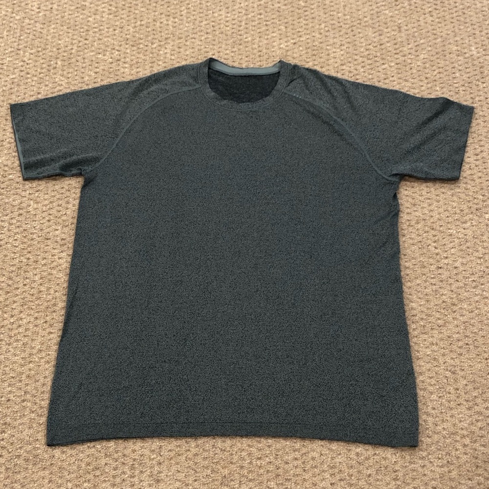 Men’s Lululemon T-shirt (XL)